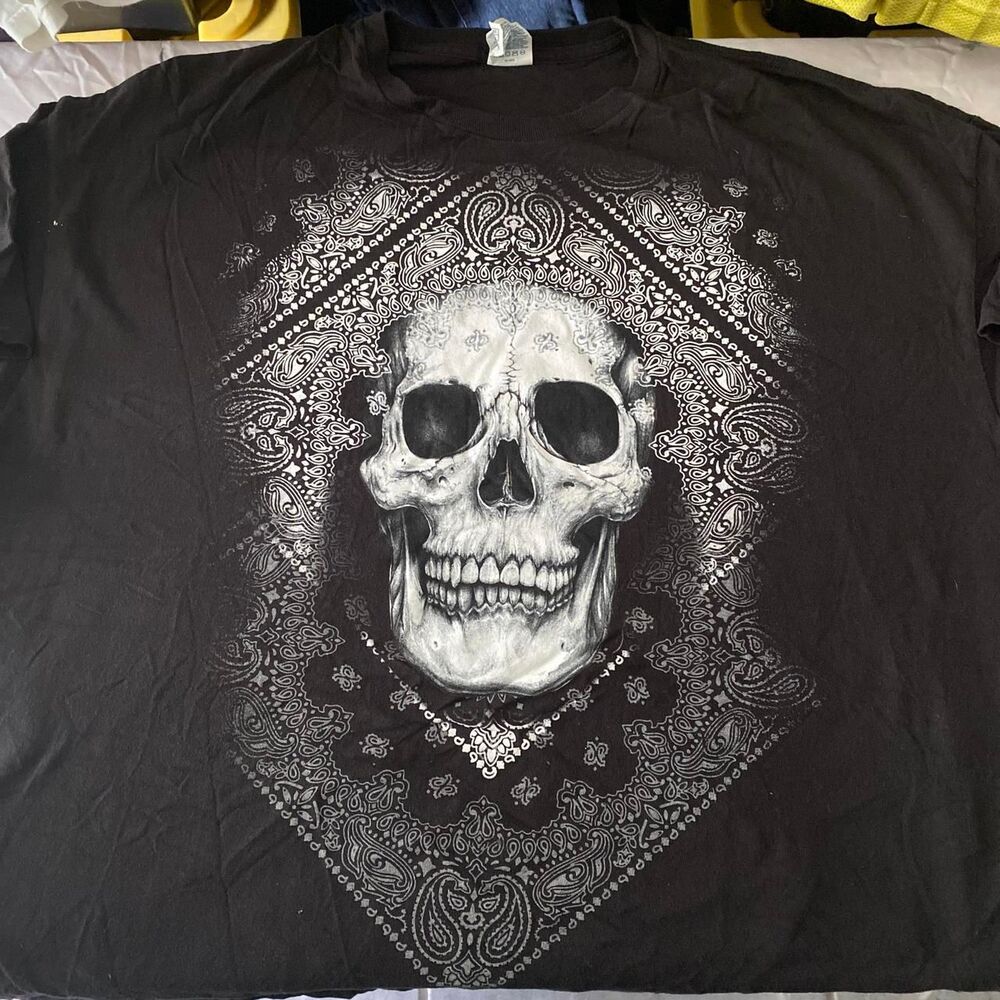 Vintage mall goth skull and bandana graphic black white pre-shrunk cotton tshirt